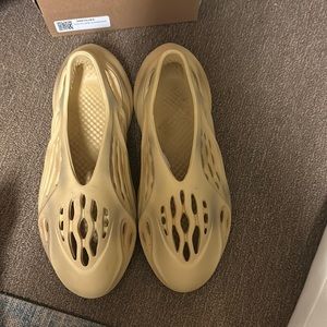 Yeezy foam runner Desert Sand Men’s size 12 brand new!!